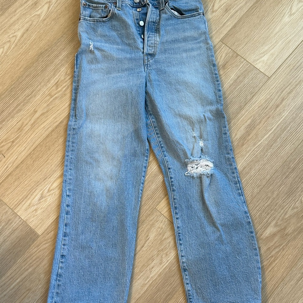Levi's Women's Ribcage Straight Ankle Jeans - Picture 2 of 5
